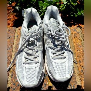 Nike men’s Zoom Vomero 5
